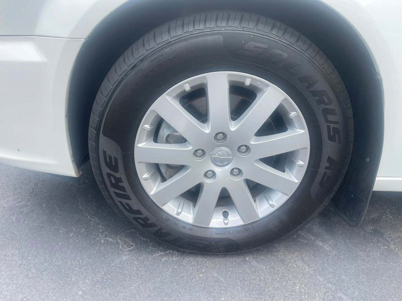 Used 2013 Chrysler Town & Country Touring FWD image 31