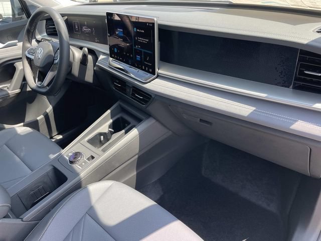 New 2026 Volkswagen Tiguan SE FWD image 28
