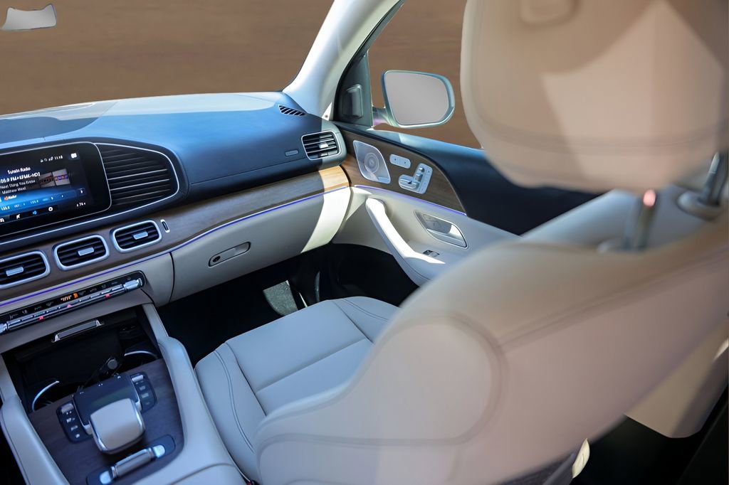 Used 2021 Mercedes-Benz GLS 450 4MATIC image 29