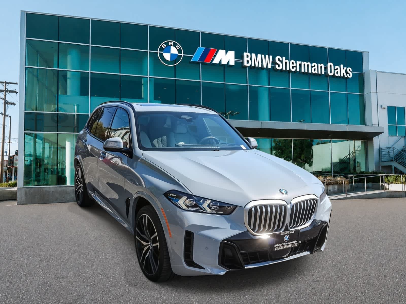 Used 2025 BMW X5 sDrive40i w/ M Sport Package RWD image 3