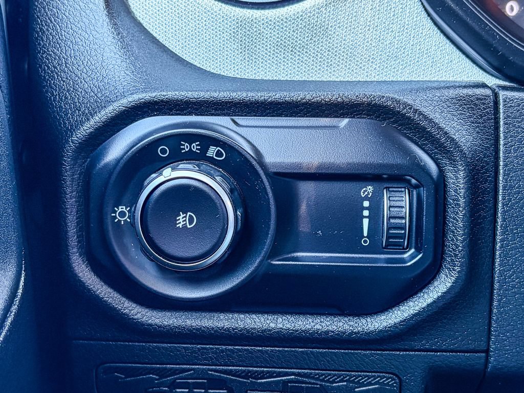 Used 2025 Jeep Wrangler Sport AWD/4WD image 44