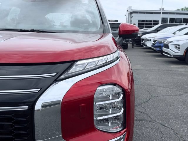 Used 2025 Mitsubishi Outlander SE AWD/4WD image 3