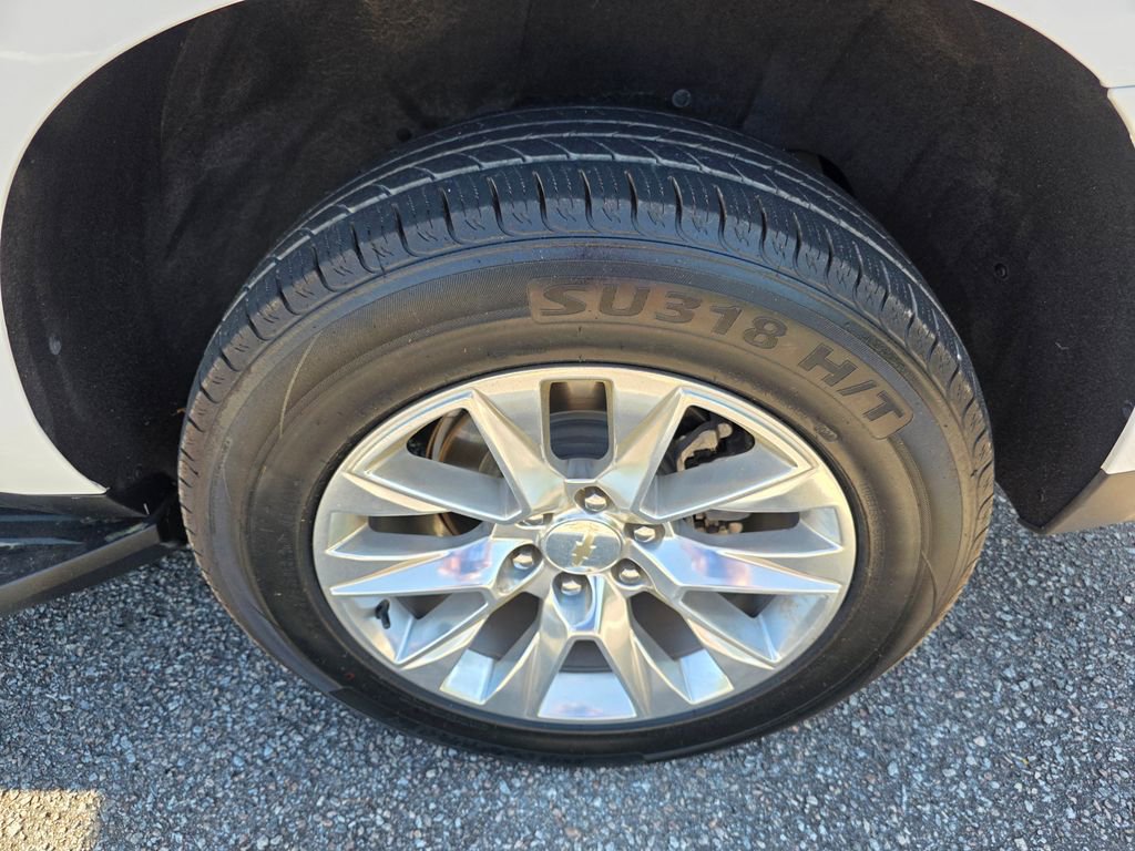 Used 2023 Chevrolet Suburban Premier image 32