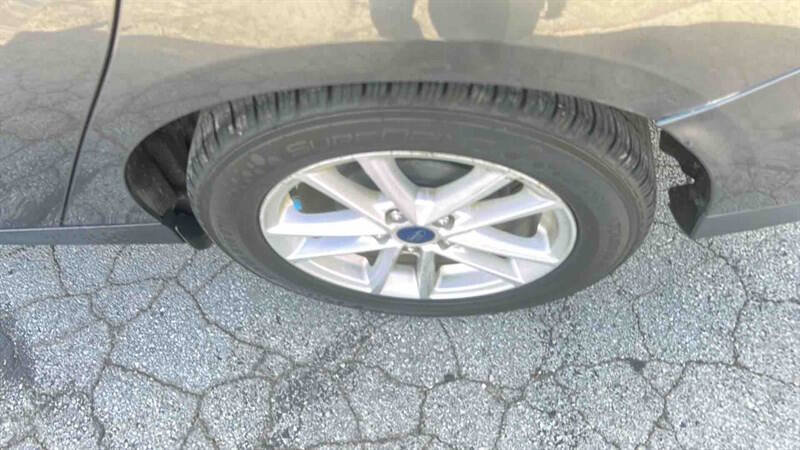 Used 2018 Ford Focus SE FWD image 12