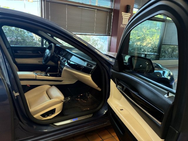 Used 2011 BMW ALPINA B7 xDrive w/ Rear Entertainment Pkg AWD/4WD image 32
