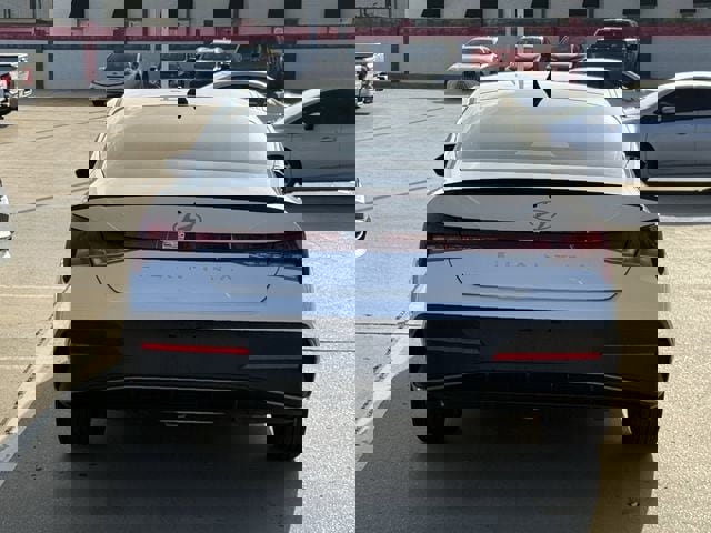 Used 2025 Hyundai Elantra Sport image 5