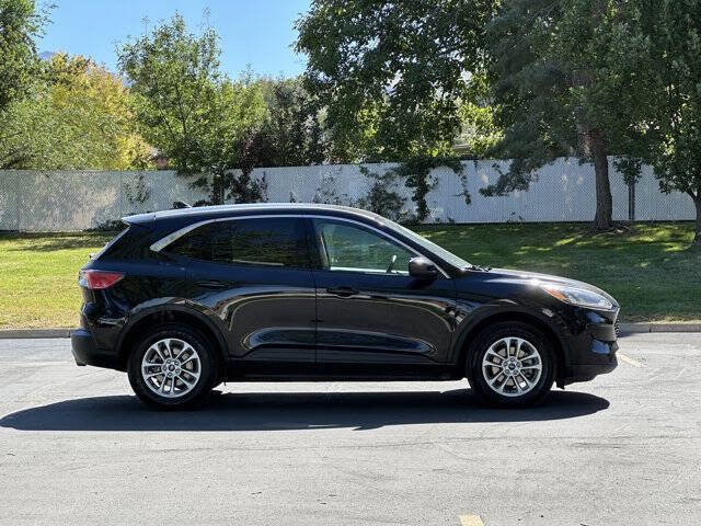 Used 2020 Ford Escape SE image 3