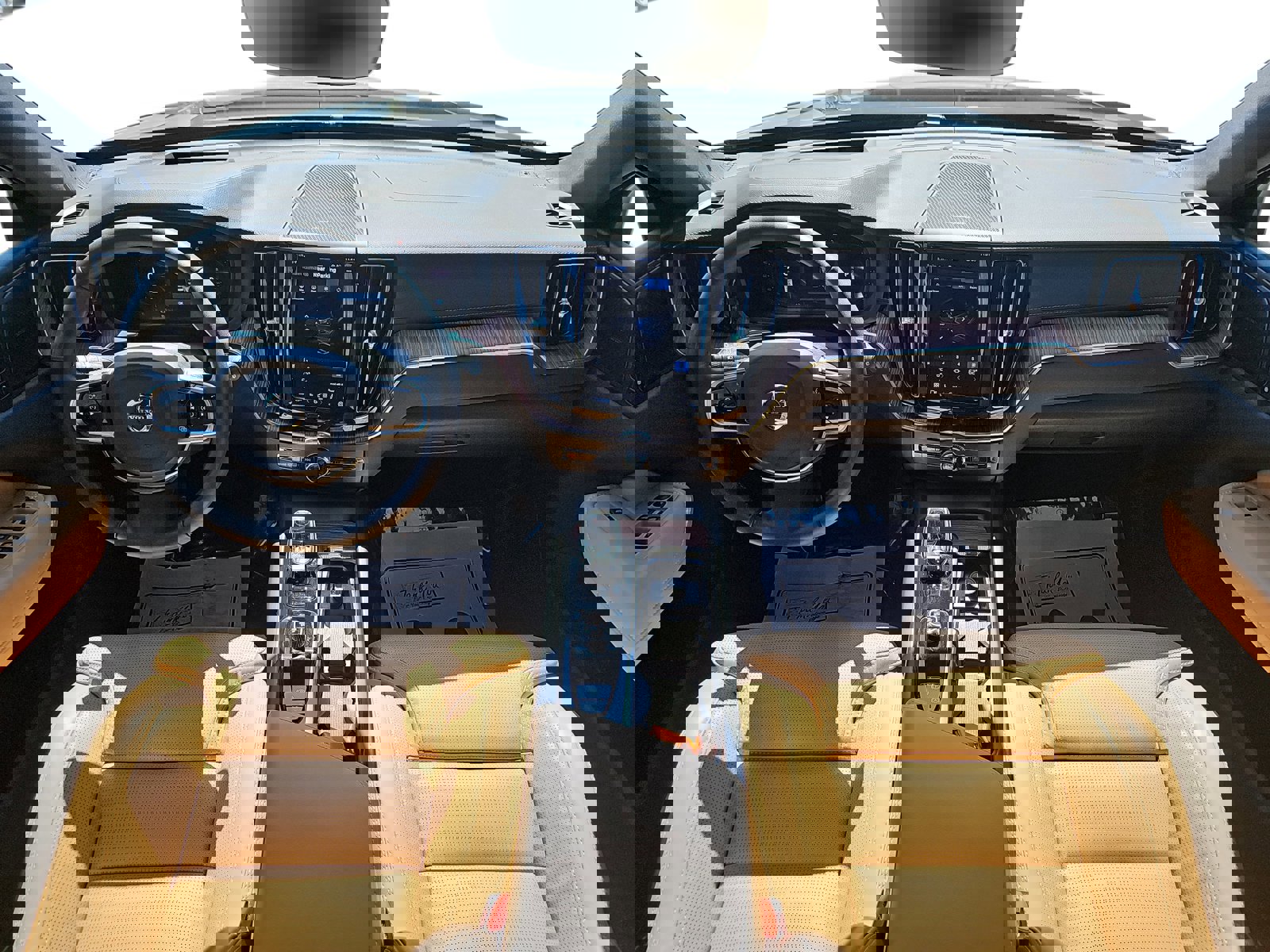 Used 2023 Volvo XC60 B5 Ultimate w/ Protection Package Premier FWD image 9