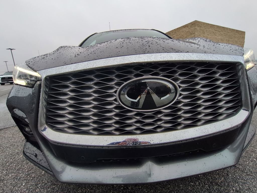 Used 2023 INFINITI QX55 Essential image 3
