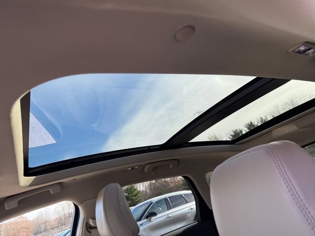 Used 2022 Lincoln Corsair AWD w/ Premium Package image 7