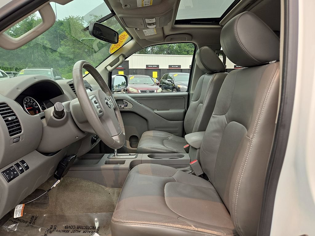 Used 2016 Nissan Frontier SL w/ Moonroof Package AWD/4WD image 14