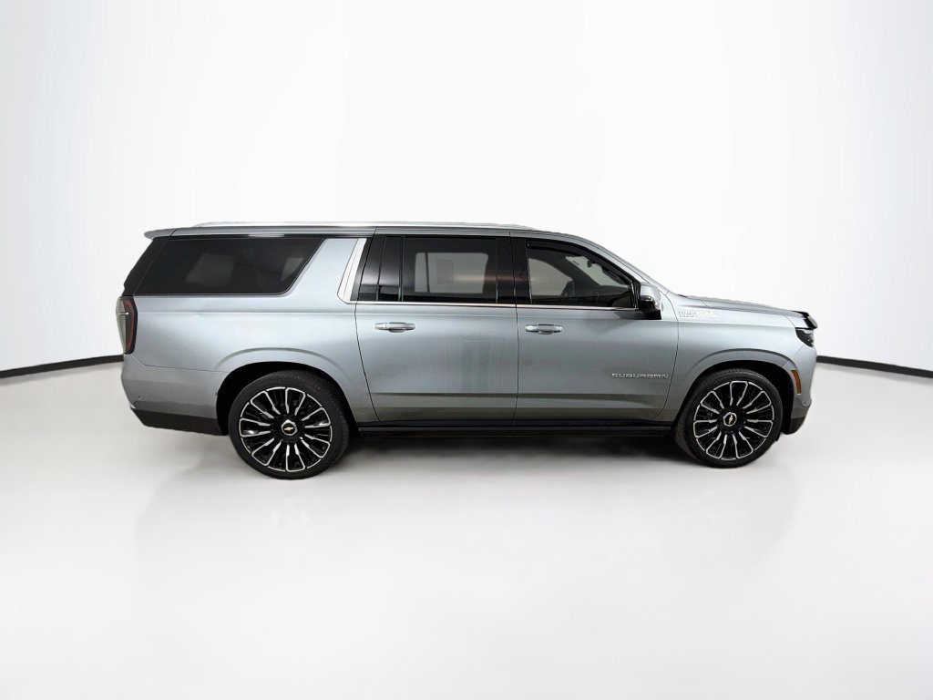 Used 2026 Chevrolet Suburban High Country AWD/4WD image 4