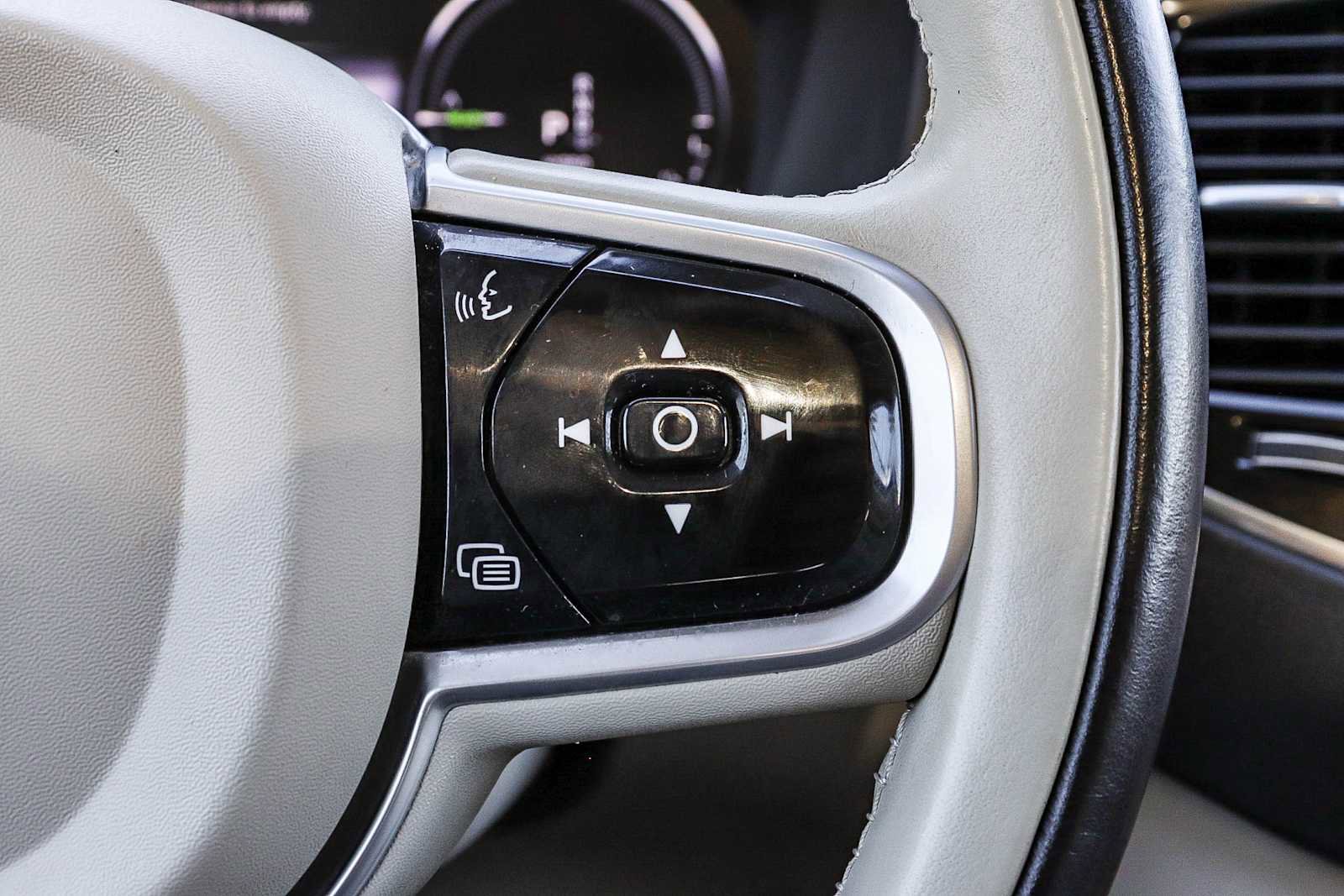 Used 2022 Volvo XC90 T8 Inscription Expression w/ Advanced Package image 32