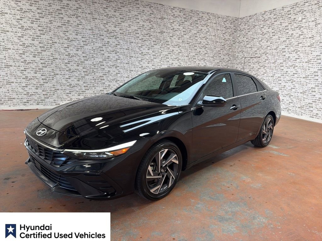 Used 2025 Hyundai Elantra SEL FWD image 3