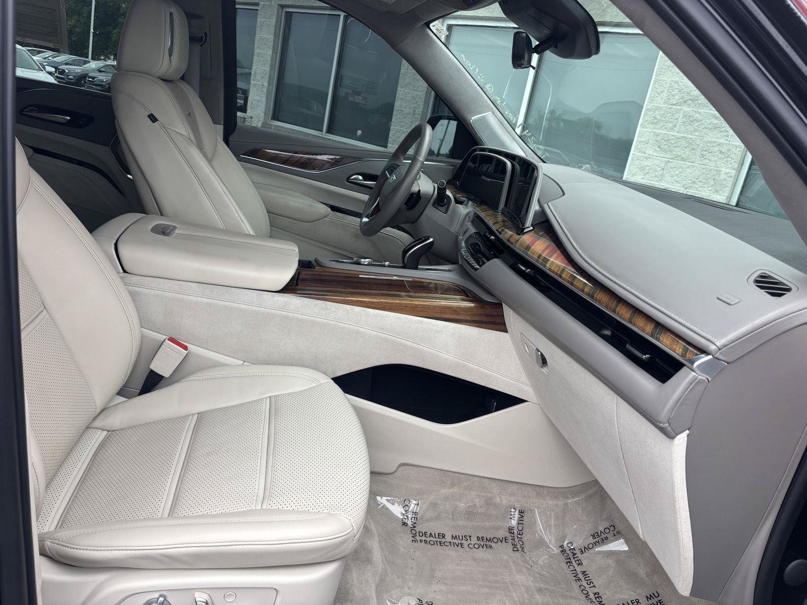 Used 2021 Cadillac Escalade ESV Premium Luxury Platinum AWD/4WD image 24