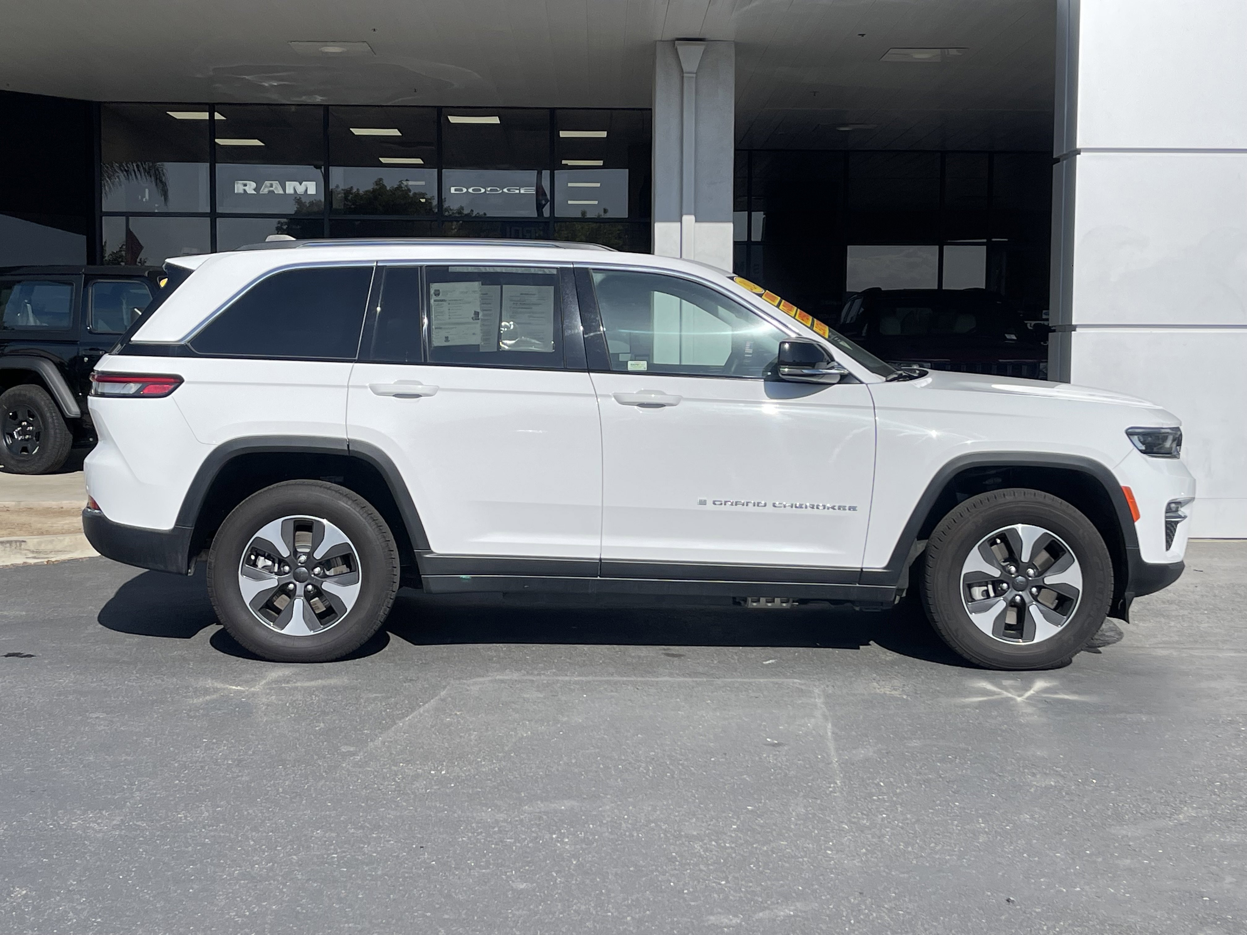 Used 2024 Jeep Grand Cherokee Limited 4xe AWD/4WD image 8