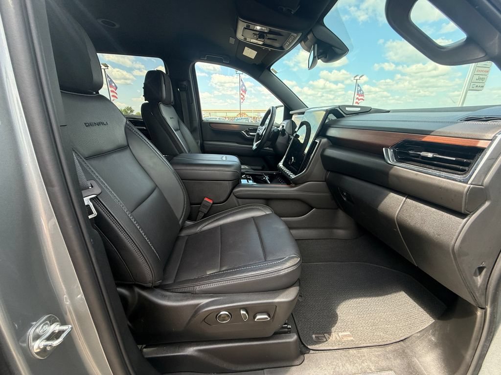 Used 2025 GMC Yukon Denali AWD/4WD image 44