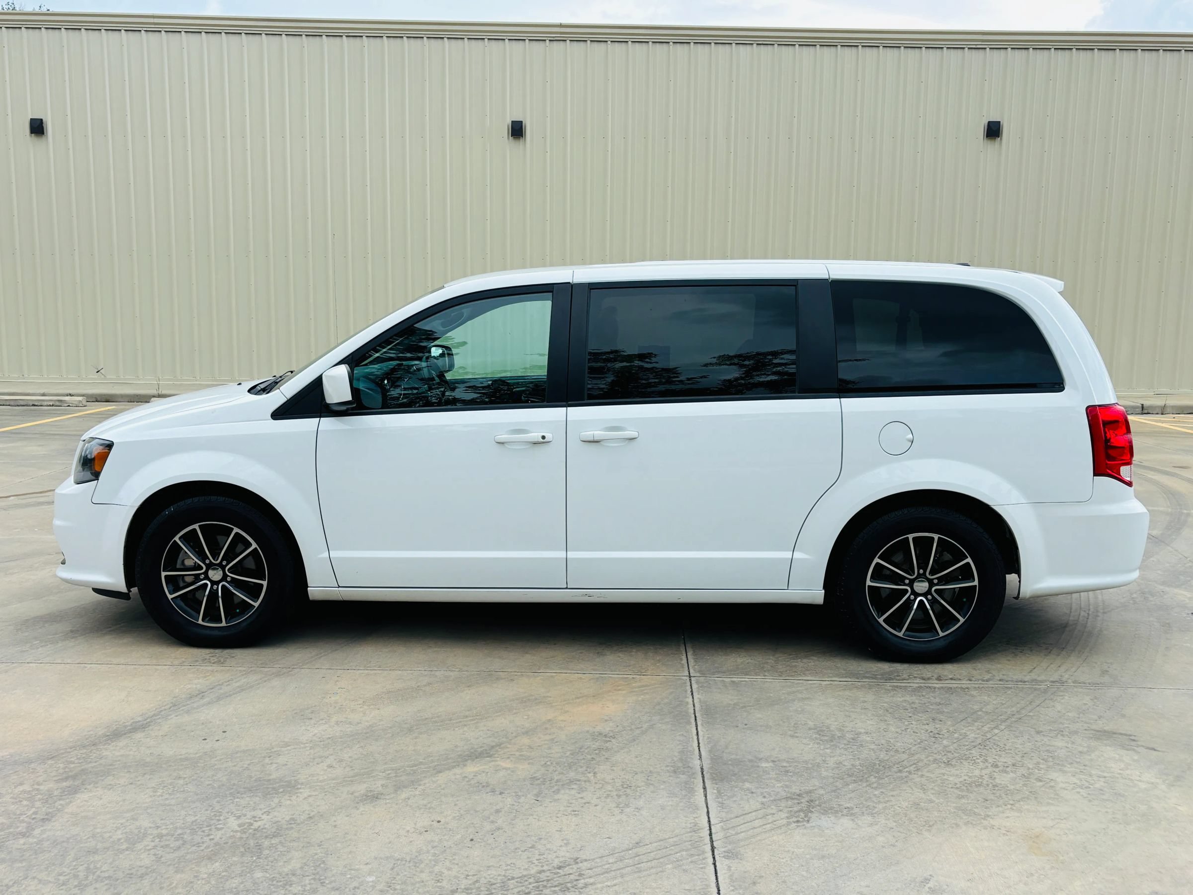 Used 2019 Dodge Grand Caravan GT FWD image 9