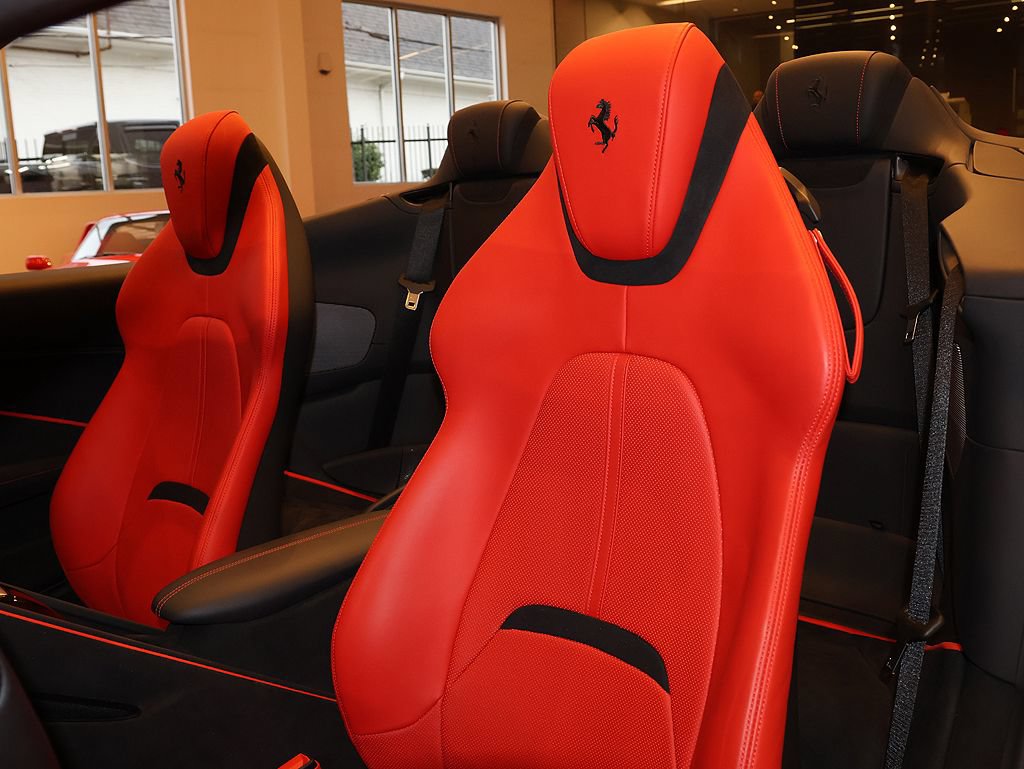 Certified 2025 Ferrari Roma Spider RWD image 25