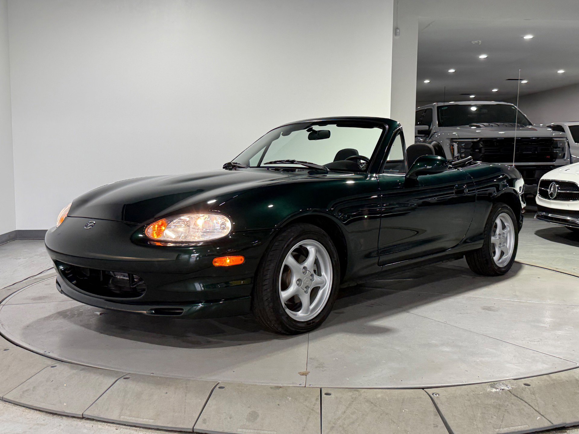 Used 1999 MAZDA MX-5 Miata RWD image 2