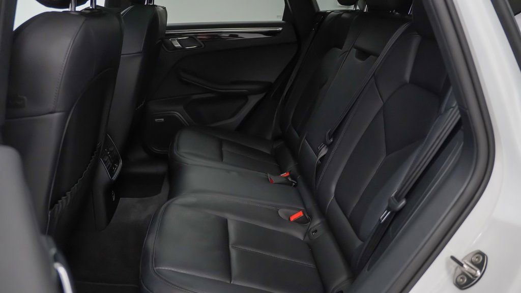 Used 2025 Porsche Macan AWD/4WD image 18