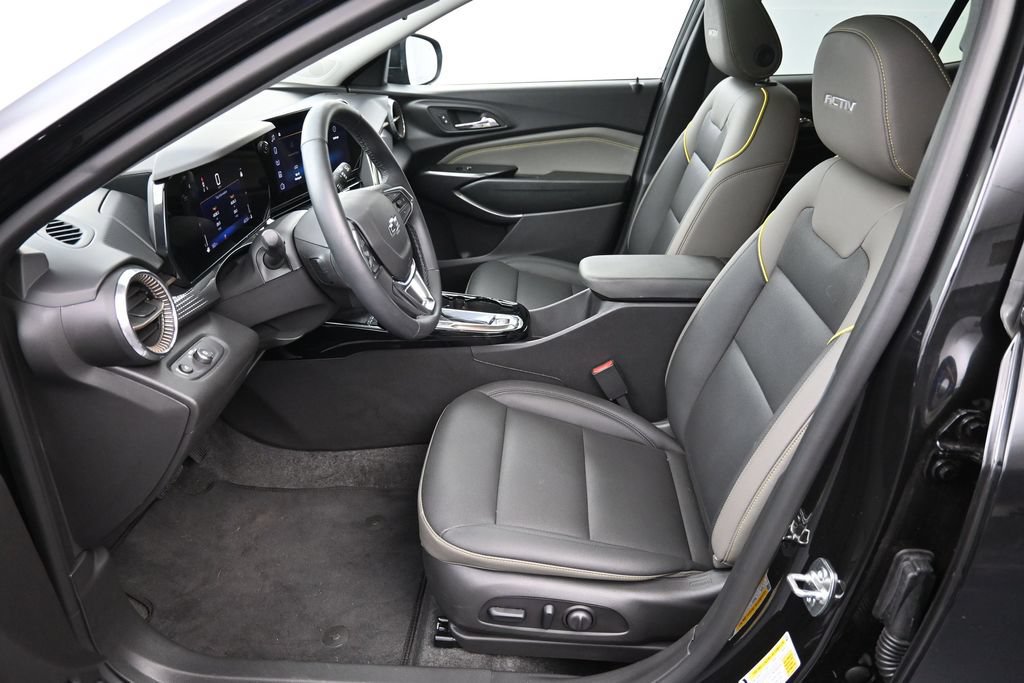 Used 2026 Chevrolet Trax ACTIV w/ Sunroof Package FWD image 8