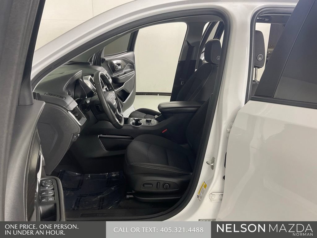 Used 2022 GMC Terrain SLE w/ Driver Convenience Package FWD image 11