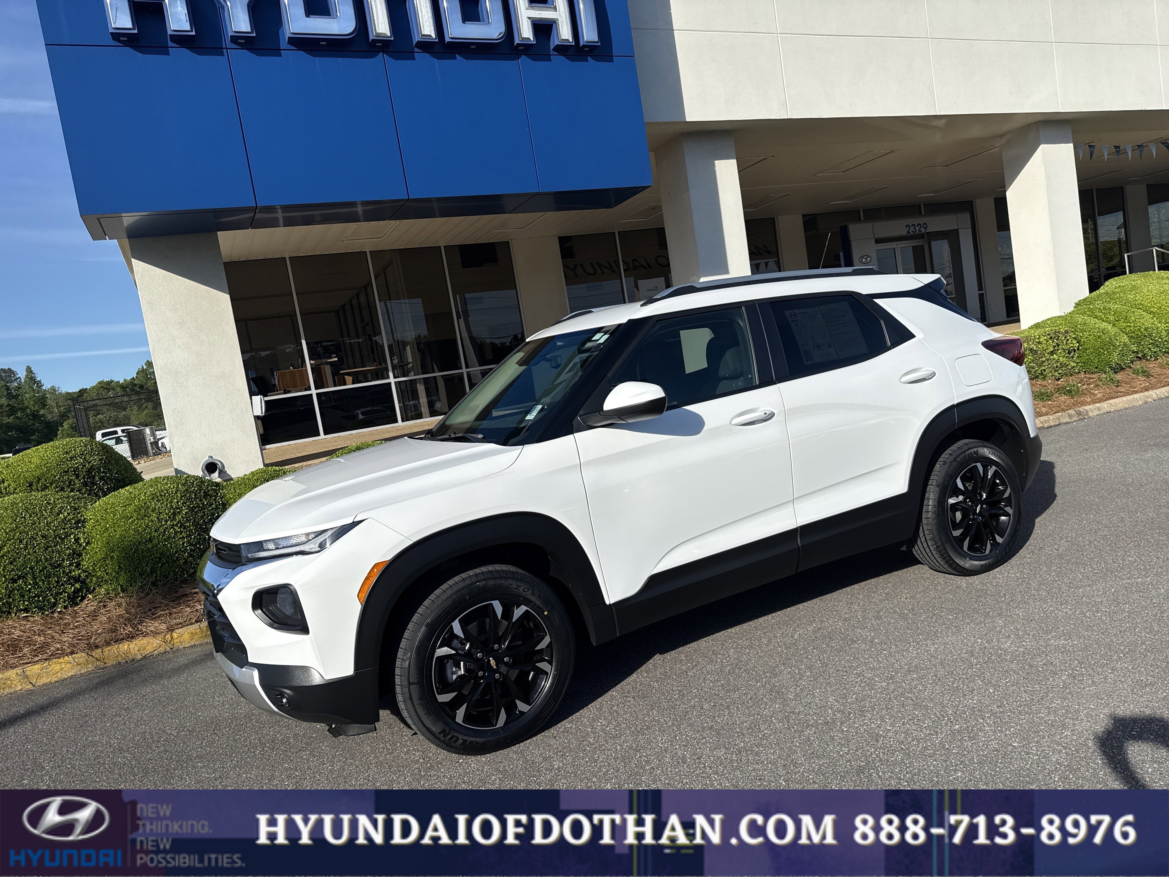 Used 2023 Chevrolet TrailBlazer LT AWD/4WD image 1