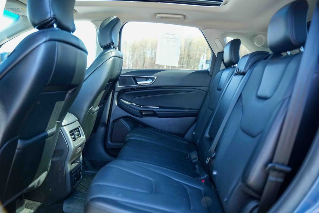Used 2018 Ford Edge Titanium w/ Equipment Group 301A AWD/4WD image 17