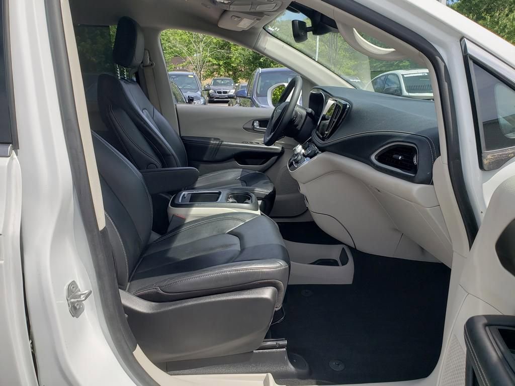 Used 2022 Chrysler Pacifica Touring-L FWD image 19