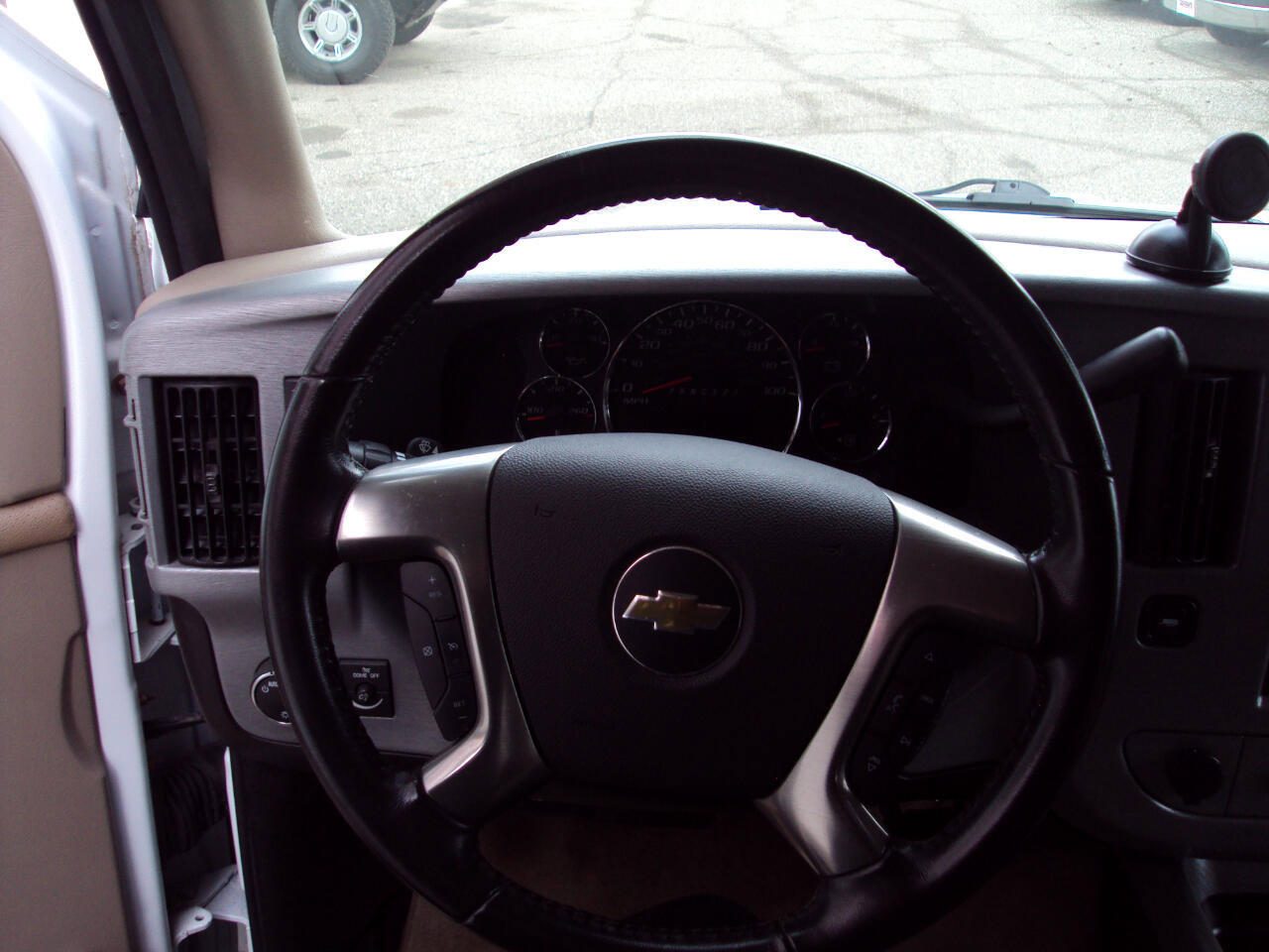 Used 2014 Chevrolet Express 1500 AWD image 24