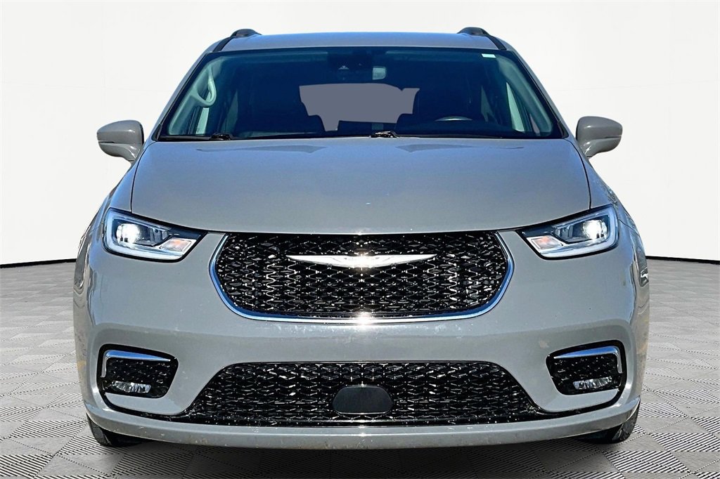 Used 2022 Chrysler Pacifica Touring-L image 3