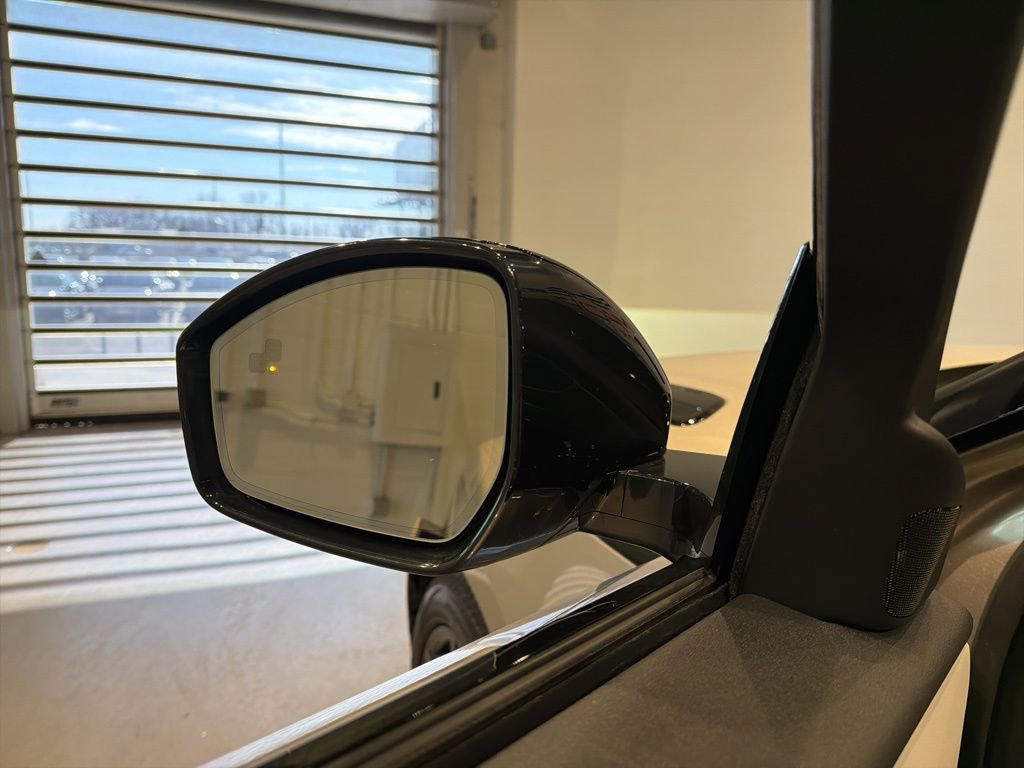 Used 2026 Land Rover Range Rover Velar Dynamic SE image 13