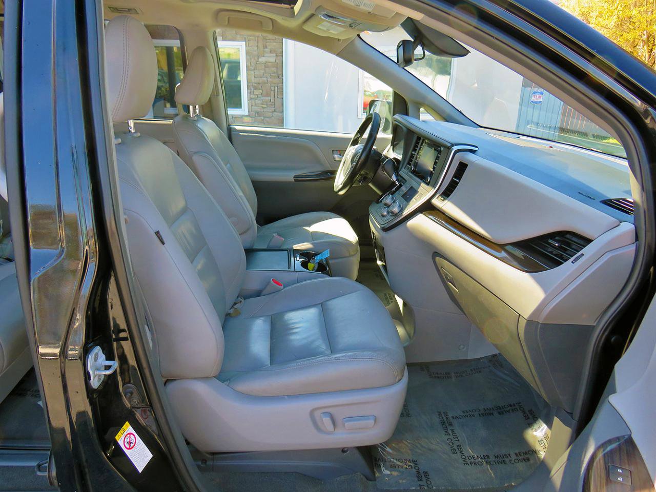 Used 2019 Toyota Sienna XLE FWD image 19