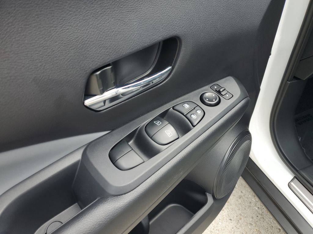 Certified 2024 Nissan Kicks SR w/ SR Premium Package FWD image 28