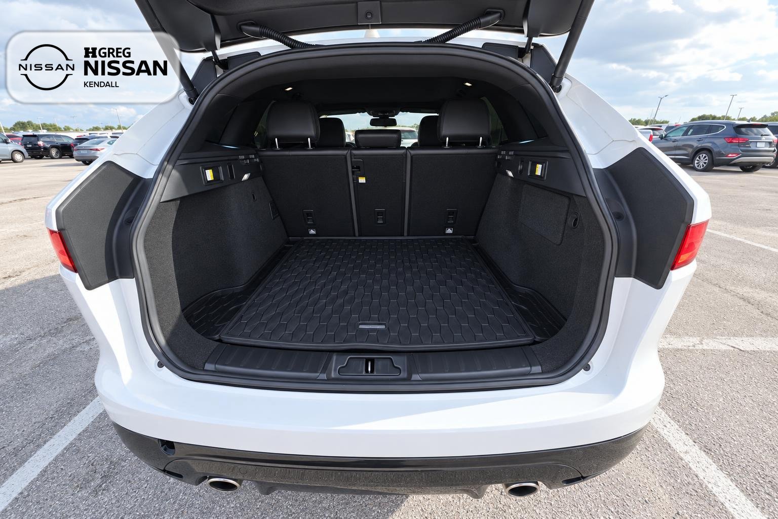 Used 2017 Jaguar F-PACE S AWD/4WD image 9