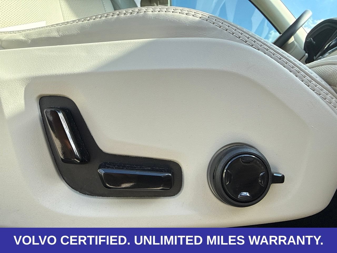 Certified 2024 Volvo XC60 T8 Ultimate w/ Protection Package Premier AWD/4WD image 15