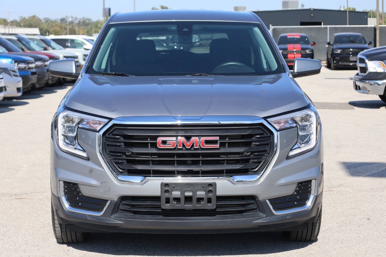 Used 2024 GMC Terrain SLE AWD/4WD image 2