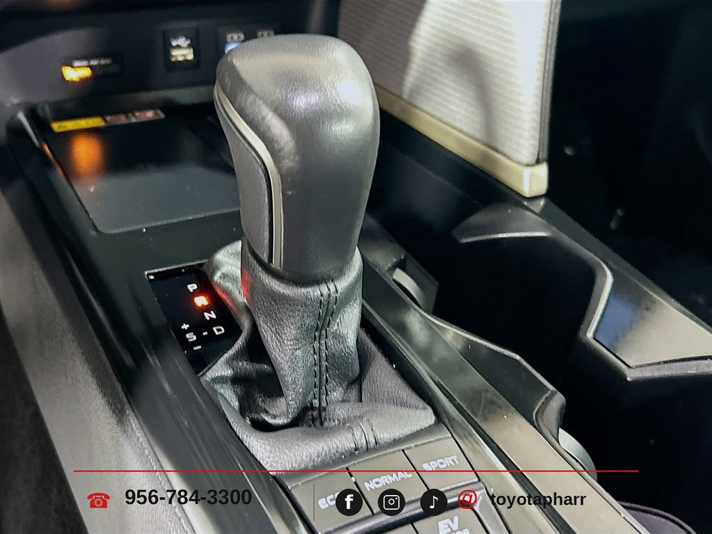 Used 2025 Toyota Camry SE w/ Convenience Package FWD image 15