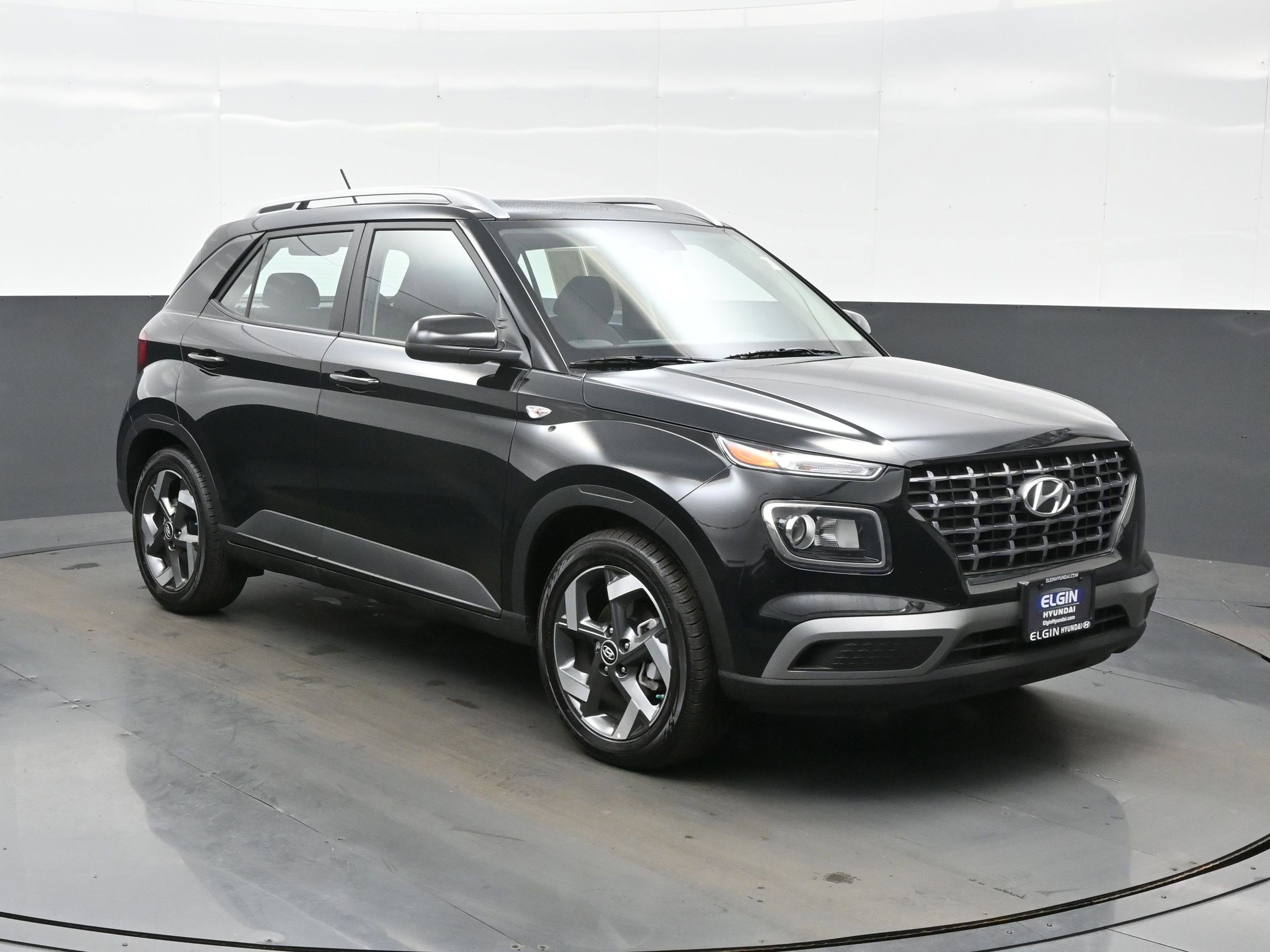 Certified 2025 Hyundai Venue SEL image 8