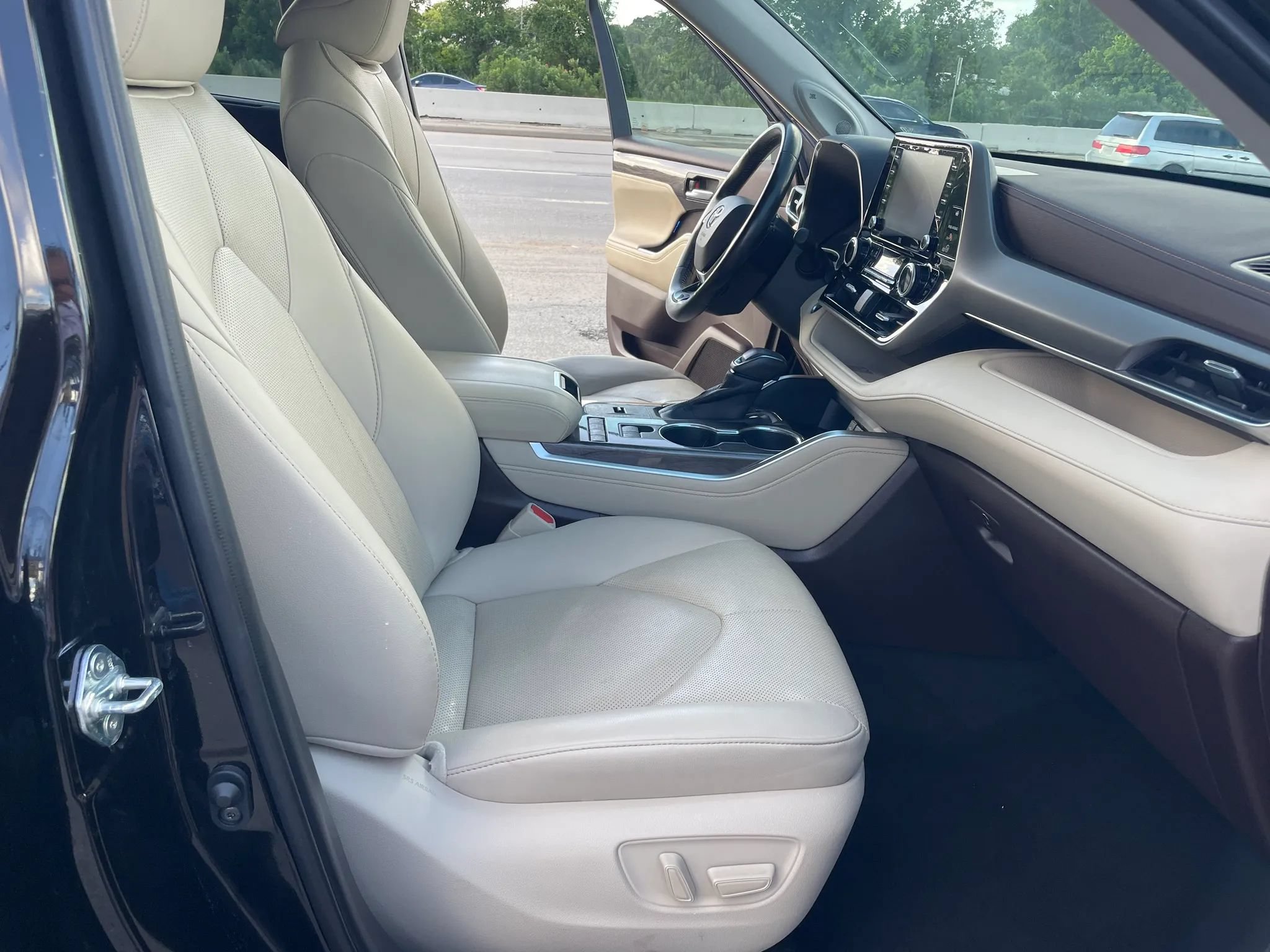 Used 2020 Toyota Highlander Limited FWD image 15