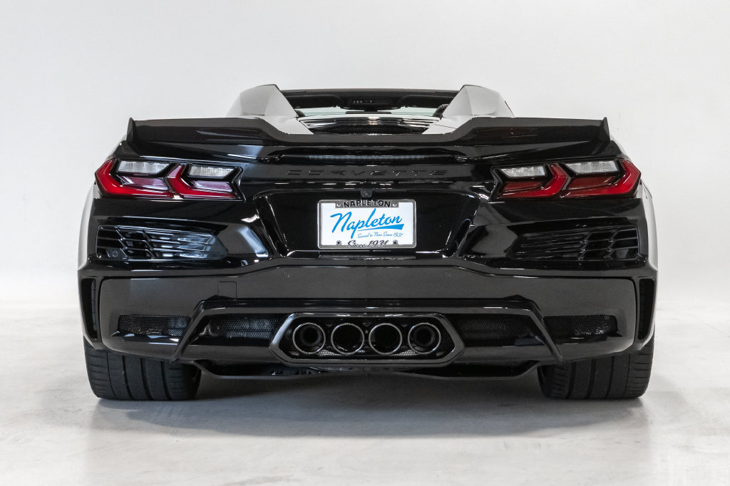 Used 2023 Chevrolet Corvette Z06 w/ Stealth Interior Trim Package RWD image 32