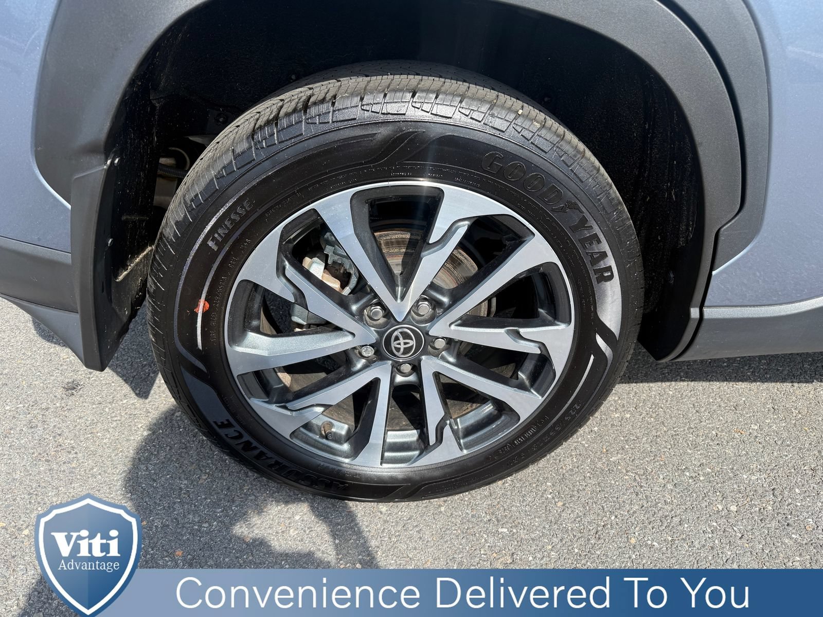 Used 2025 Toyota Corolla Cross XLE w/ Convenience Package AWD/4WD image 14