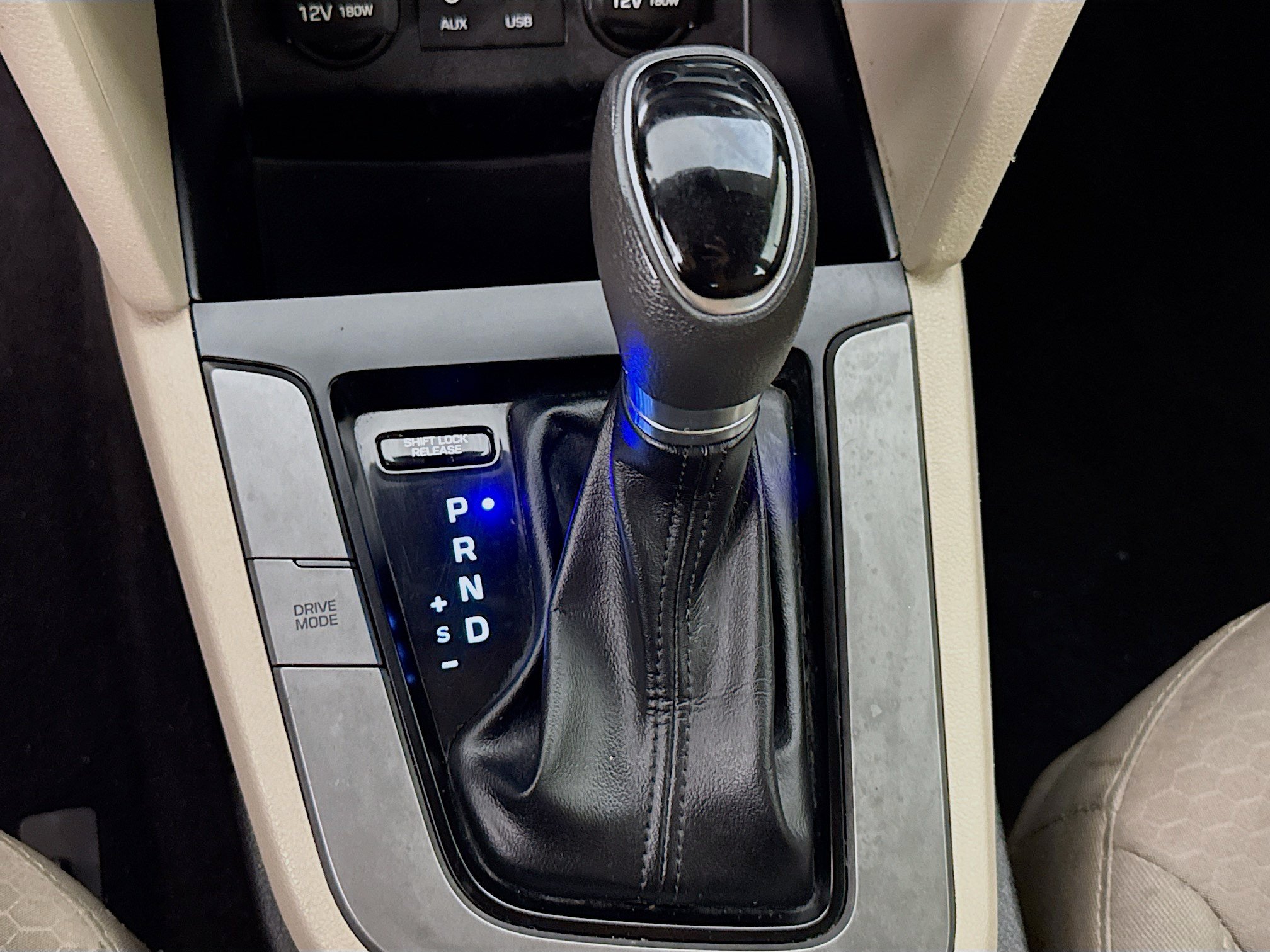 Used 2019 Hyundai Elantra SE FWD image 18