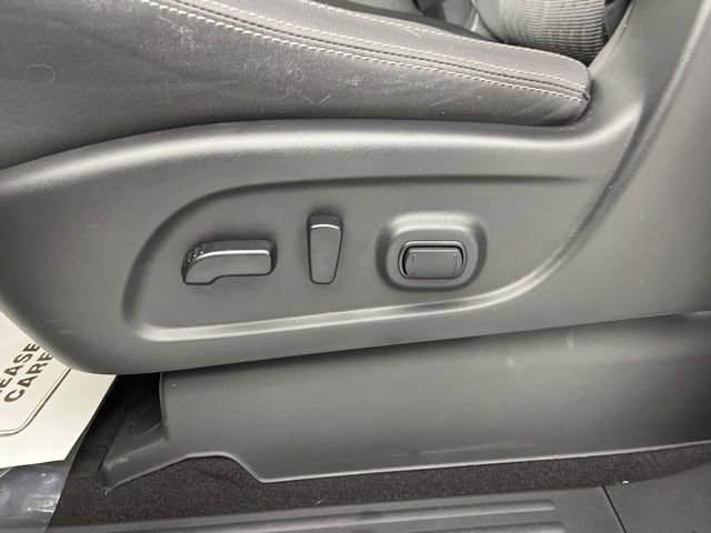 Used 2024 Nissan Titan SV w/ SV Convenience Package image 35