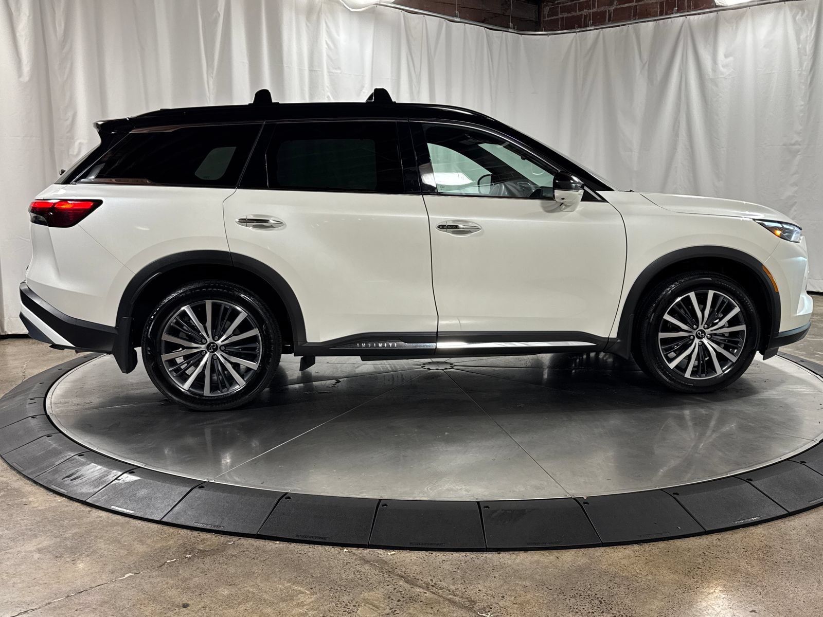 Certified 2025 INFINITI QX60 Autograph w/ Cargo Package AWD/4WD image 6