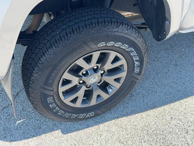 Used 2020 Toyota Tacoma SR5 RWD image 6