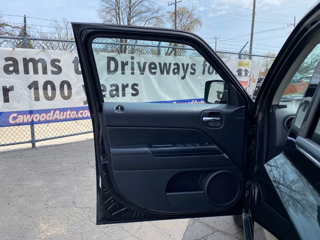 Used 2017 Jeep Patriot Sport AWD/4WD image 13