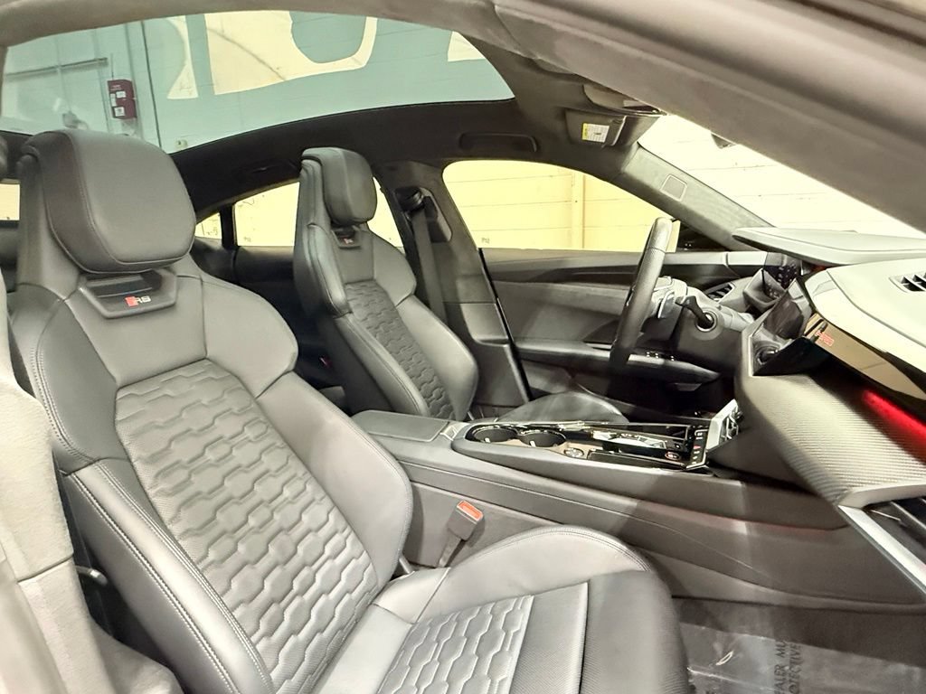 Used 2024 Audi RS e-tron GT w/ Carbon Performance Package AWD/4WD image 33