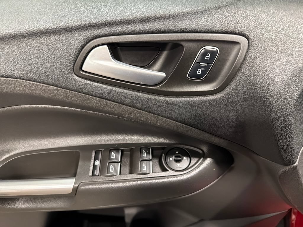 Used 2017 Ford Escape SE w/ Equipment Group 201A AWD/4WD image 14